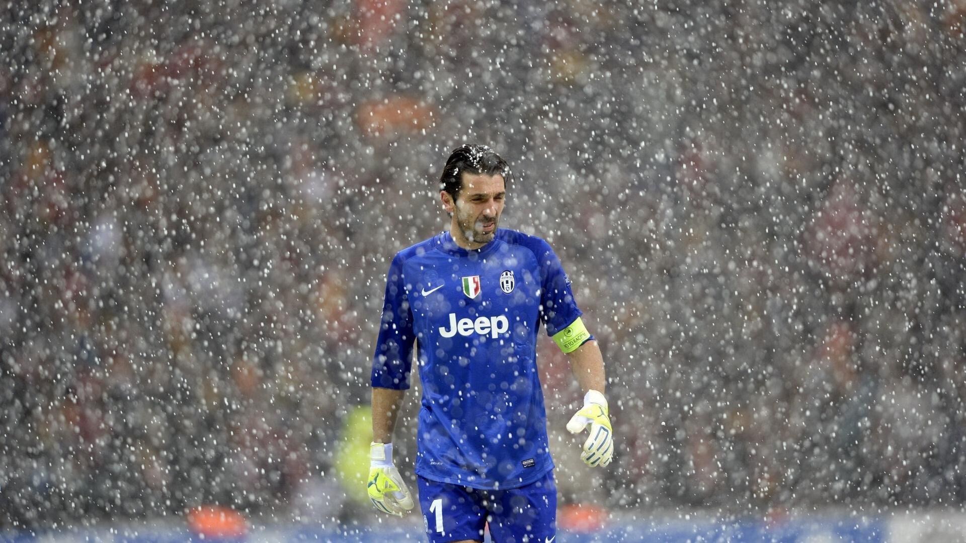 巨星风范！C罗赛后率队致谢球迷 指挥沙特万人齐呼标志性口号引爆球场